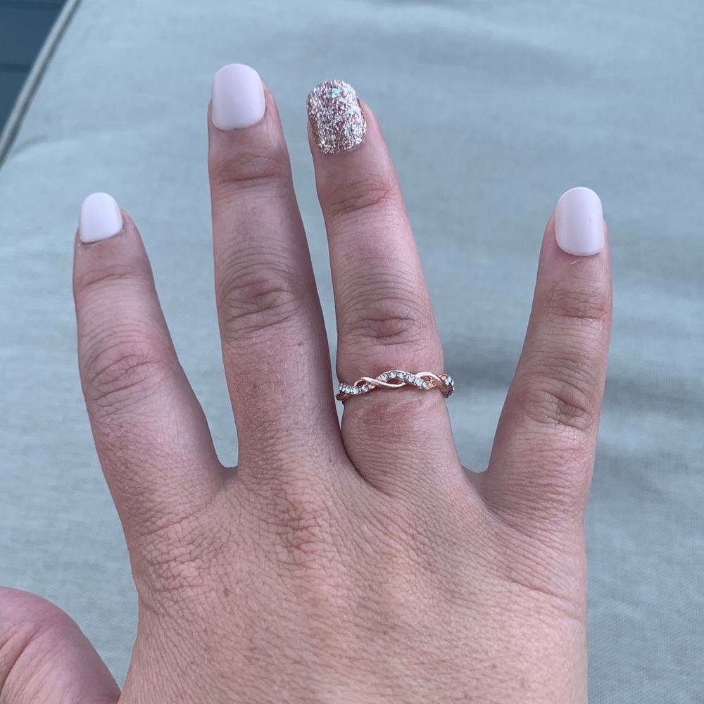 NEW Beautiful Rose Gold Twist Ring